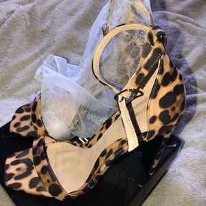 Leopard shoes - size 7